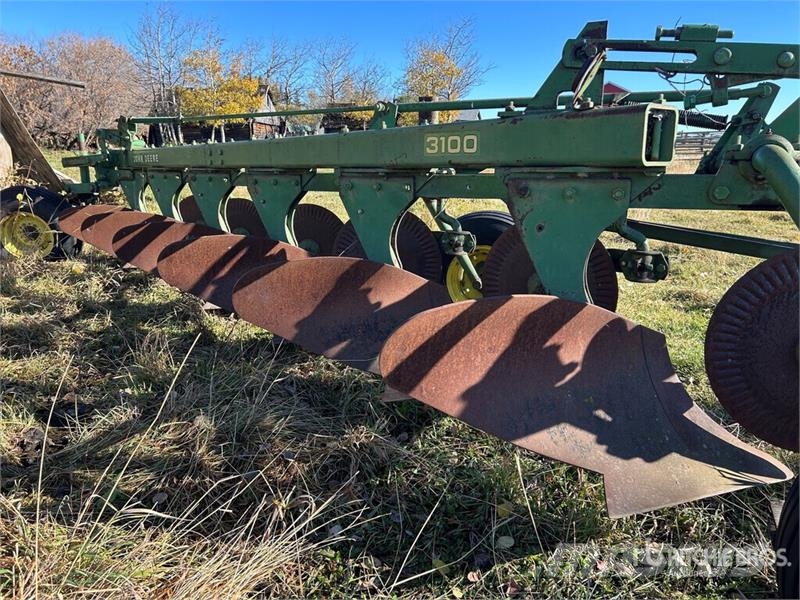 John Deere Breaking Plow محاريث