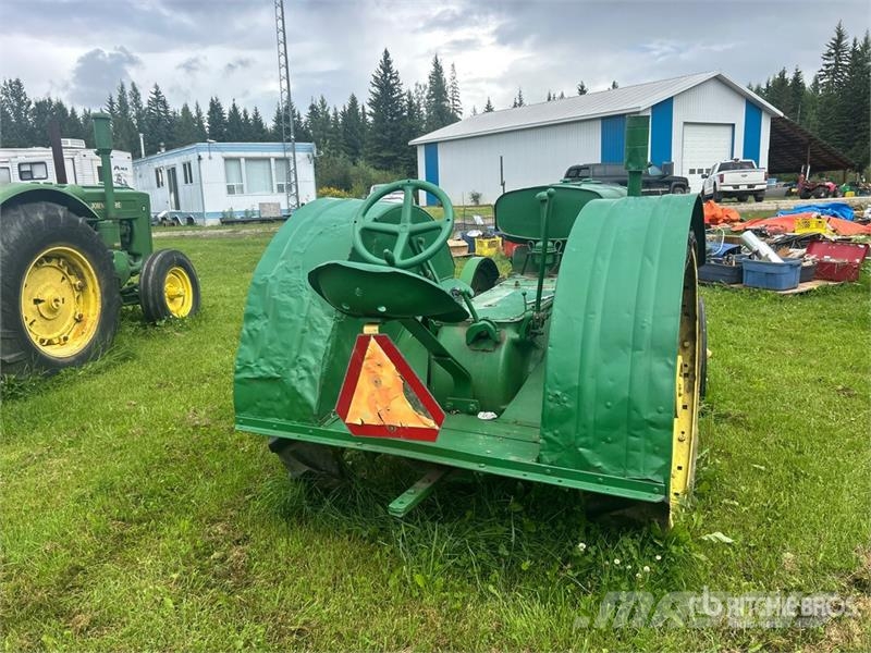 John Deere D 拖拉机/农用车