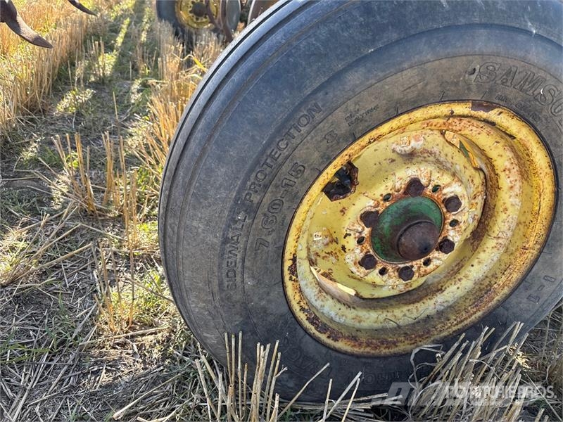 John Deere E1600 Peiliniai plūgai