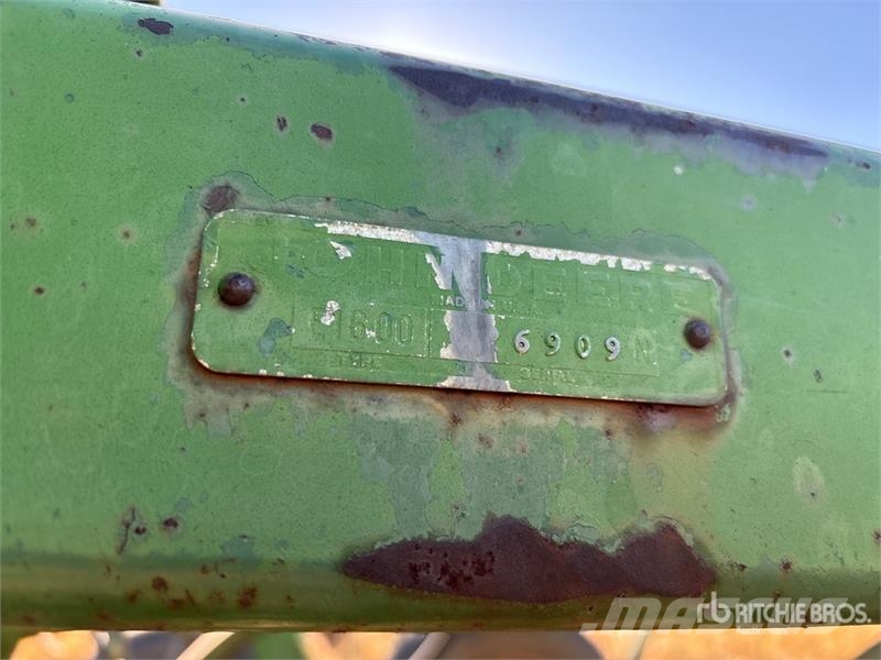 John Deere E1600 Peiliniai plūgai