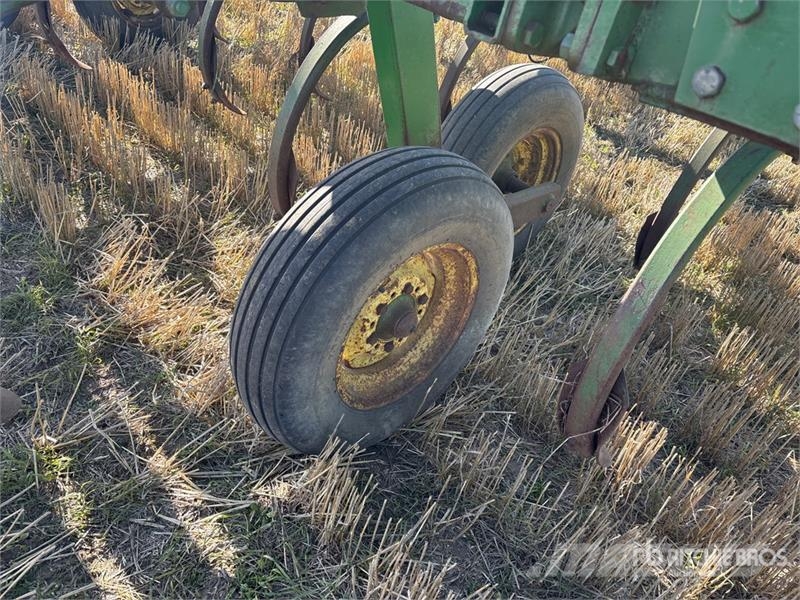 John Deere E1600 Peiliniai plūgai