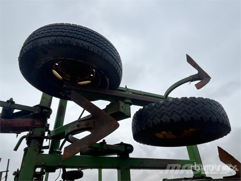 John Deere E1600 24 ft Cultivator Kultivatori