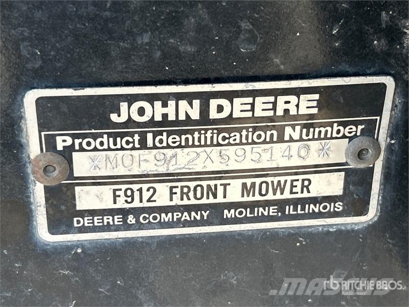John Deere F912 Ride-On Front Lawn Mower Самохідні газонокосарки