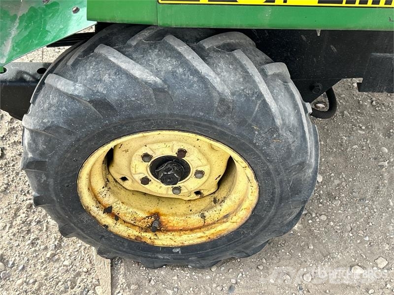 John Deere F912 Ride-On Front Lawn Mower Самохідні газонокосарки