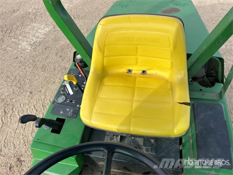 John Deere F912 Ride-On Front Lawn Mower Самохідні газонокосарки