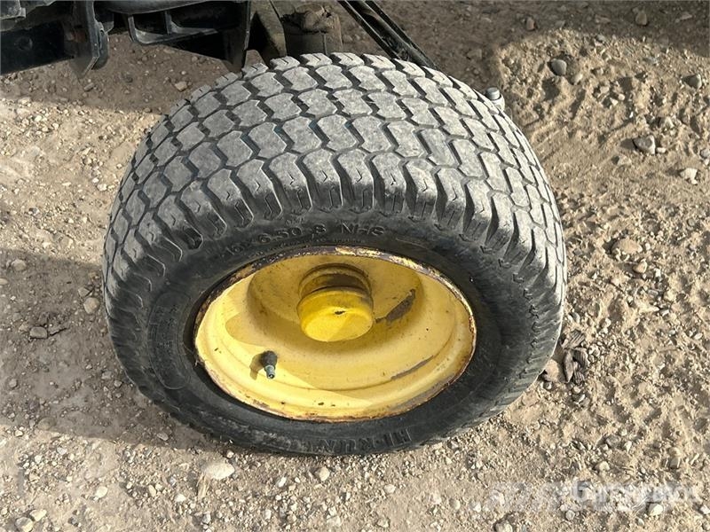 John Deere F912 Ride-On Front Lawn Mower Самохідні газонокосарки