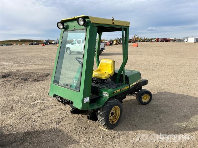 John Deere F912 Ride-On Front Lawn Mower Самохідні газонокосарки