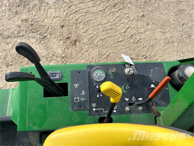 John Deere F912 Ride-On Front Lawn Mower Самохідні газонокосарки