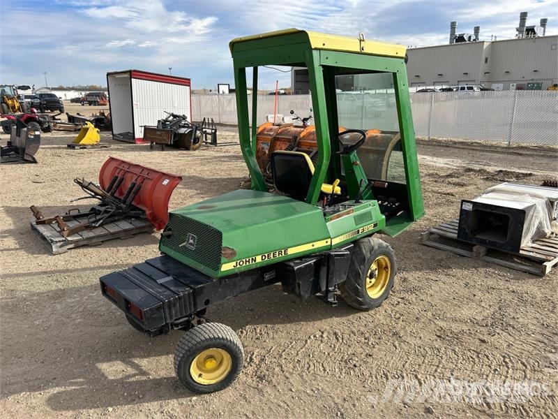 John Deere F912 Ride-On Front Lawn Mower Самохідні газонокосарки