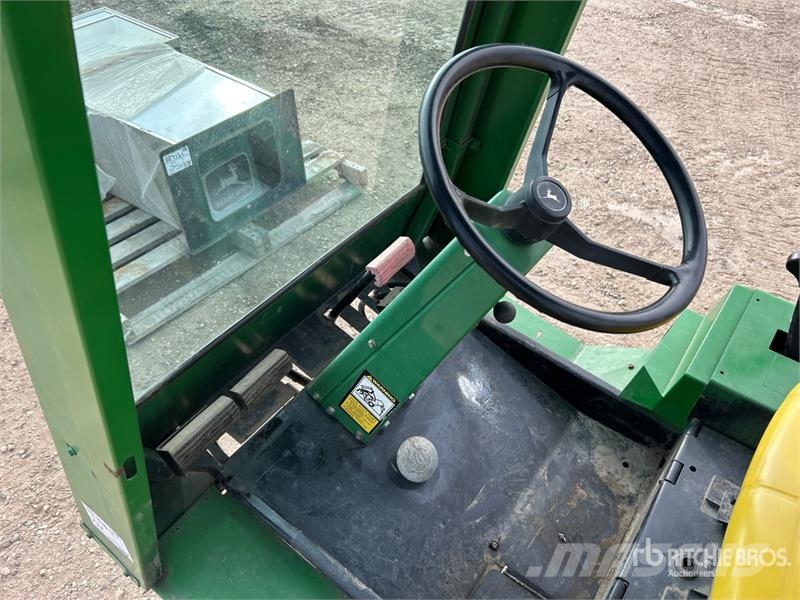 John Deere F912 Ride-On Front Lawn Mower Самохідні газонокосарки