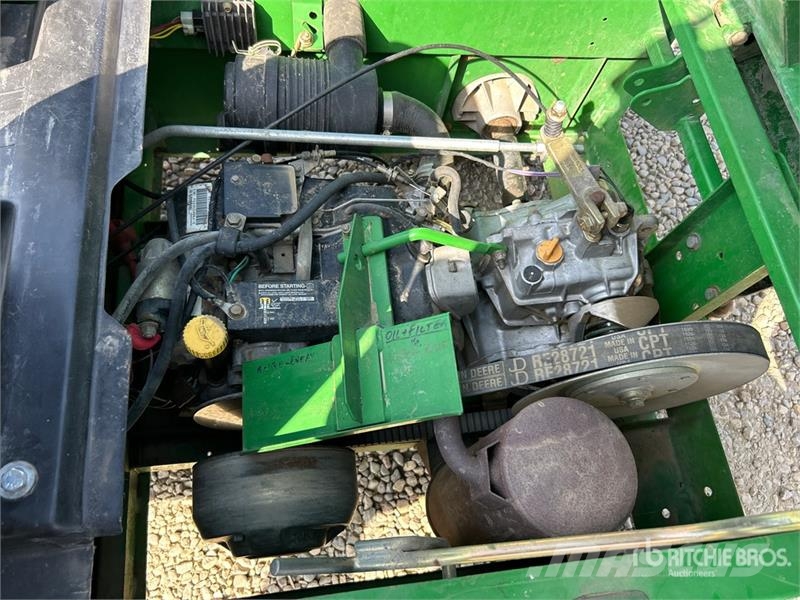 John Deere Gator 4X2 Maquinaria para servicios públicos
