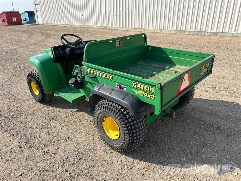 John Deere Gator 4X2 Maquinaria para servicios públicos