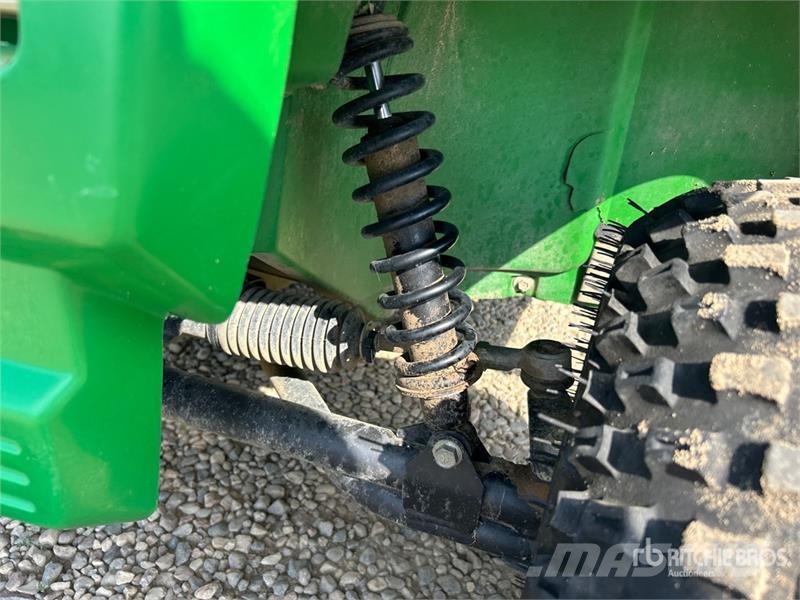 John Deere Gator 4X2 Maquinaria para servicios públicos
