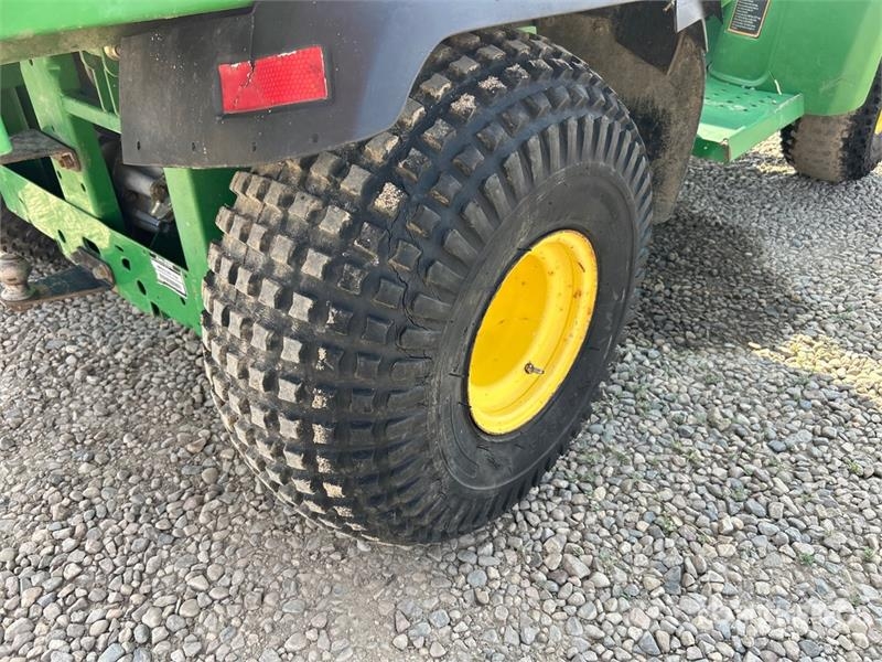 John Deere Gator 4X2 Maquinaria para servicios públicos