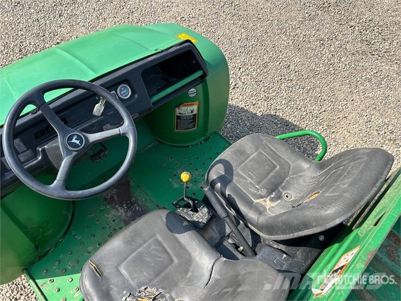 John Deere Gator 4X2 Maquinaria para servicios públicos