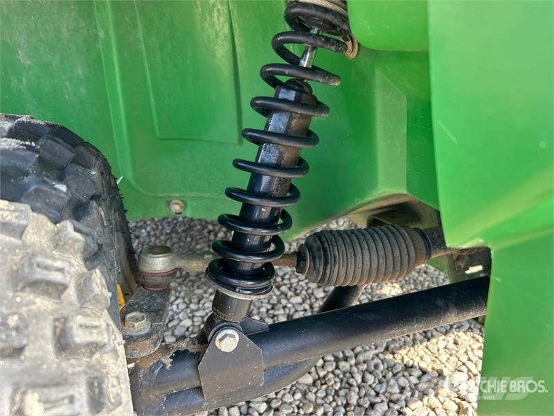 John Deere Gator 4X2 Maquinaria para servicios públicos