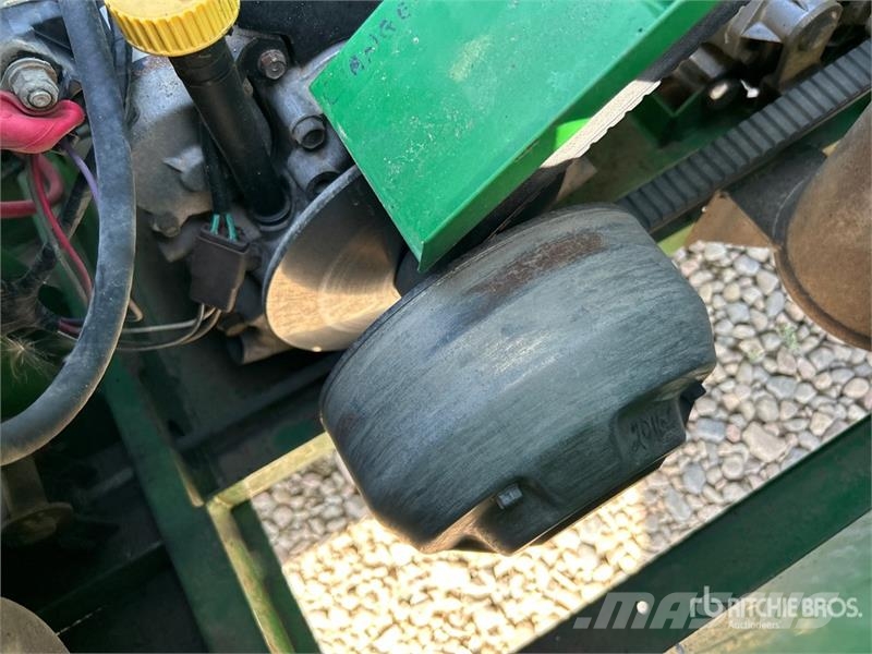 John Deere Gator 4X2 Maquinaria para servicios públicos