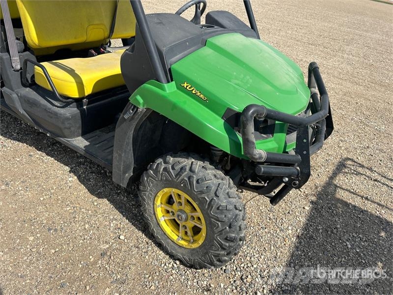 John Deere Gator XUV550 S4 4x4 Utility Vehicle (Inoperable) Maquinaria para servicios públicos