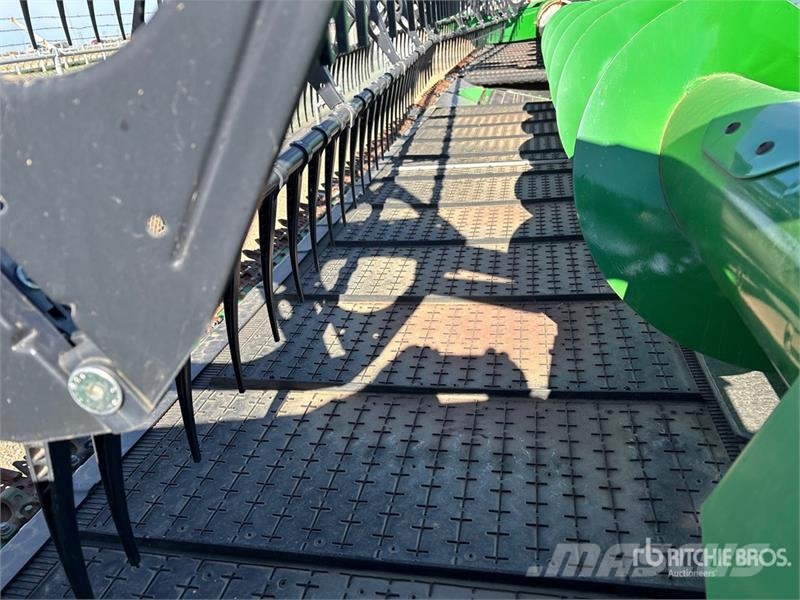John Deere HD35R 35 ft Hinged Draper Combine Header コンバイン・ハーベスター・ヘッド