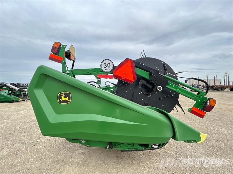 John Deere HD45F 45 ft Hinged Flex Draper Combine Header Skjærebord til skurtresker