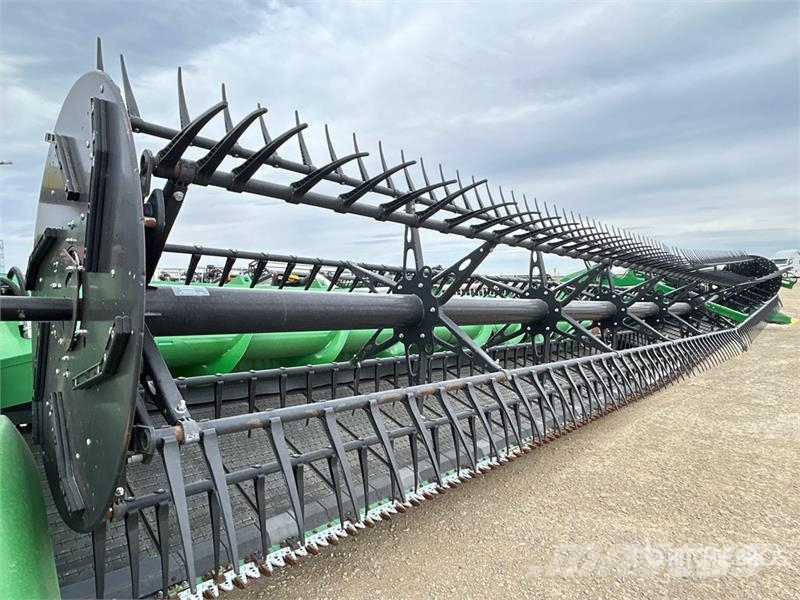 John Deere HD45F 45 ft Hinged Flex Draper Combine Header Skjærebord til skurtresker