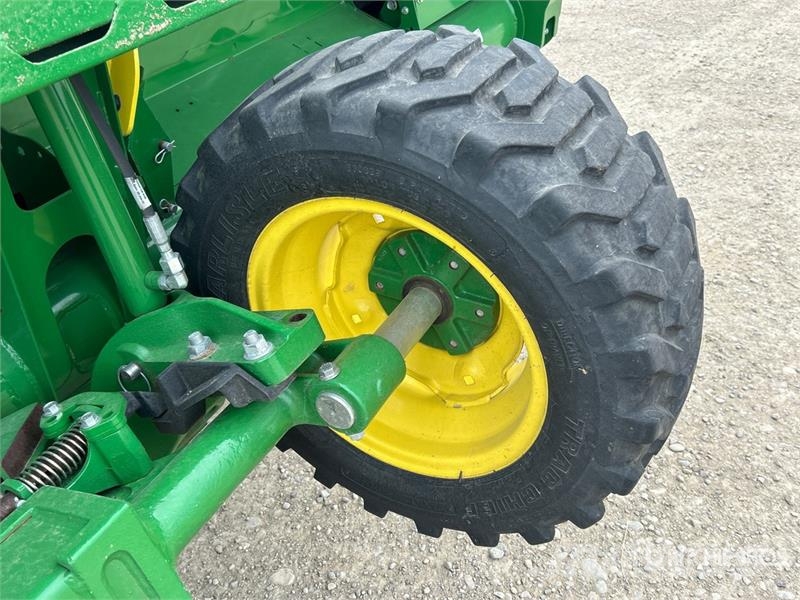John Deere HD45F 45 ft Hinged Flex Draper Combine Header Skjærebord til skurtresker