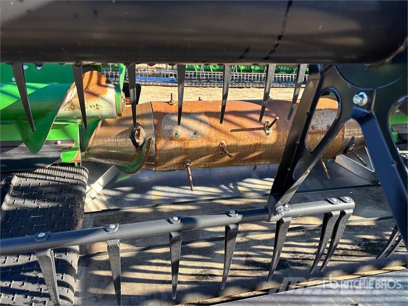 John Deere HD45F 45 ft Hinged Flex Draper Combine Header Erntevorsätze