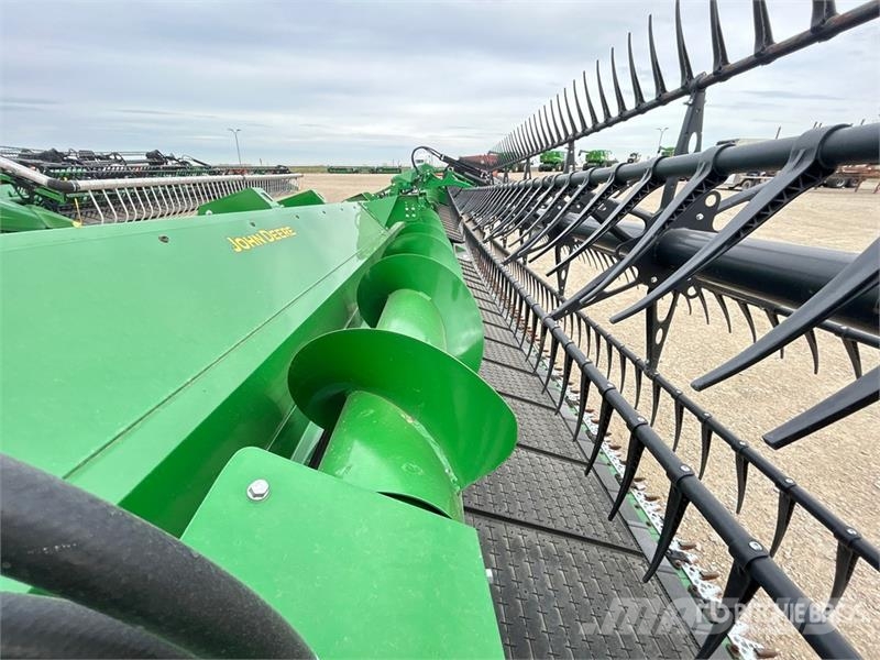 John Deere HD45F 45 ft Hinged Flex Draper Combine Header Skjærebord til skurtresker
