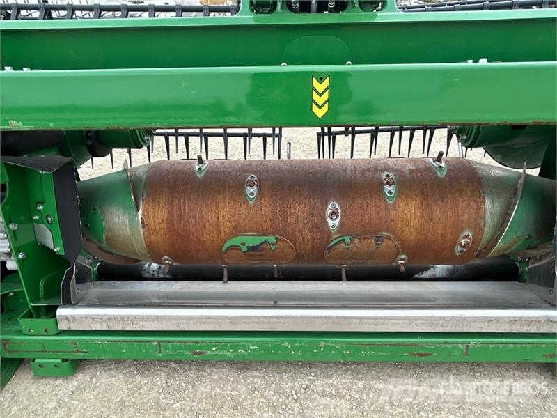 John Deere HD45F 45 ft Hinged Flex Draper Combine Header Skjærebord til skurtresker