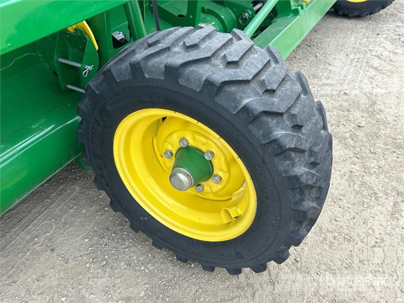 John Deere HD45F 45 ft Hinged Flex Draper Combine Header Skjærebord til skurtresker