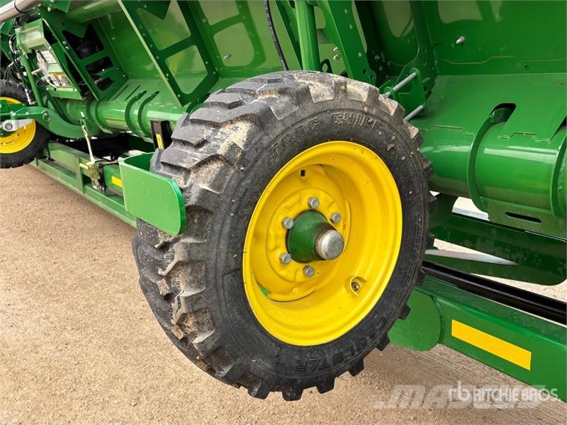 John Deere HD50F 50 ft Hinged Draper Combine Header Skjærebord til skurtresker