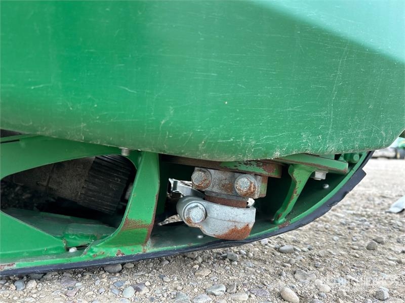 John Deere HD50F 50 ft Hinged Flex Draper Combine Header コンバイン・ハーベスター・ヘッド