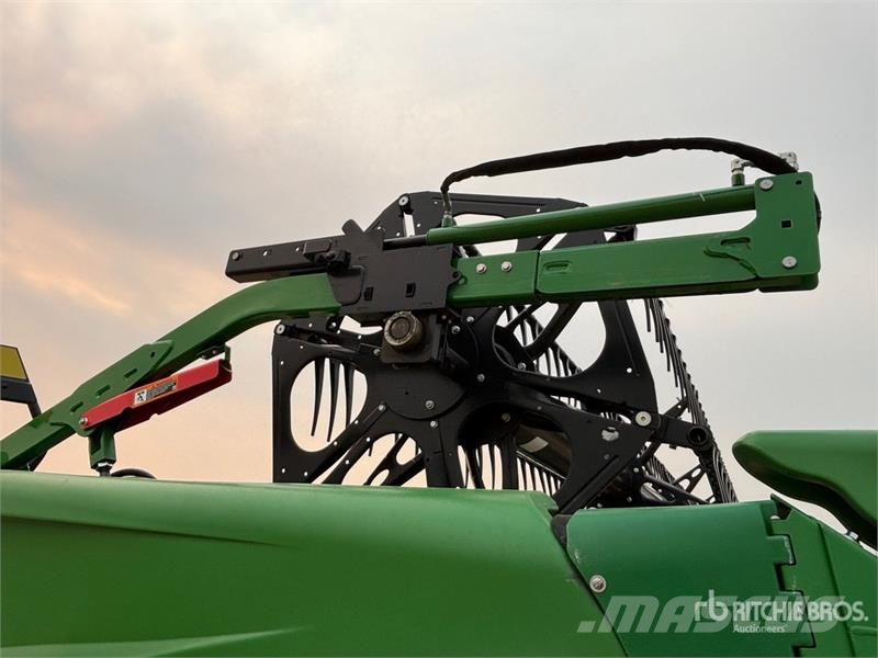 John Deere HD50F 50 ft Hinged Draper Combine Header Skjærebord til skurtresker