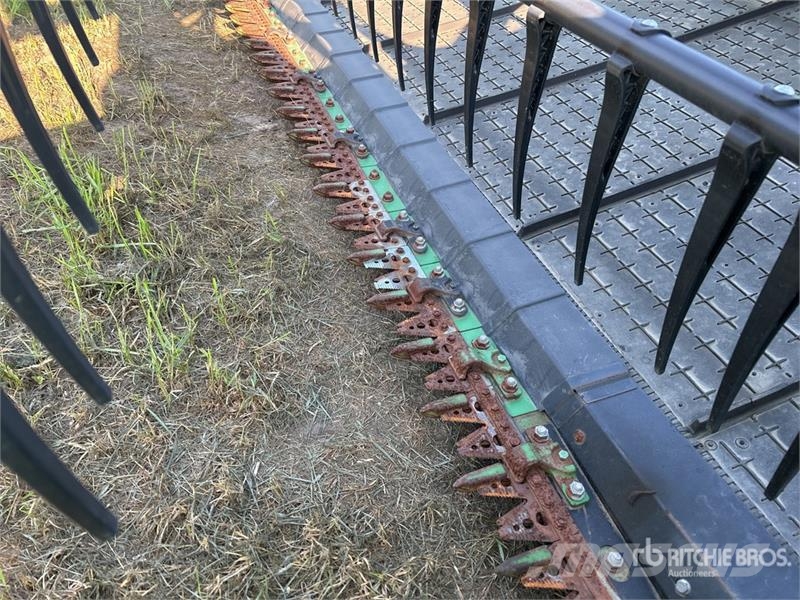 John Deere HD50F 50 ft Hinged Draper Combine Header Cabeçotes de colheitadeira