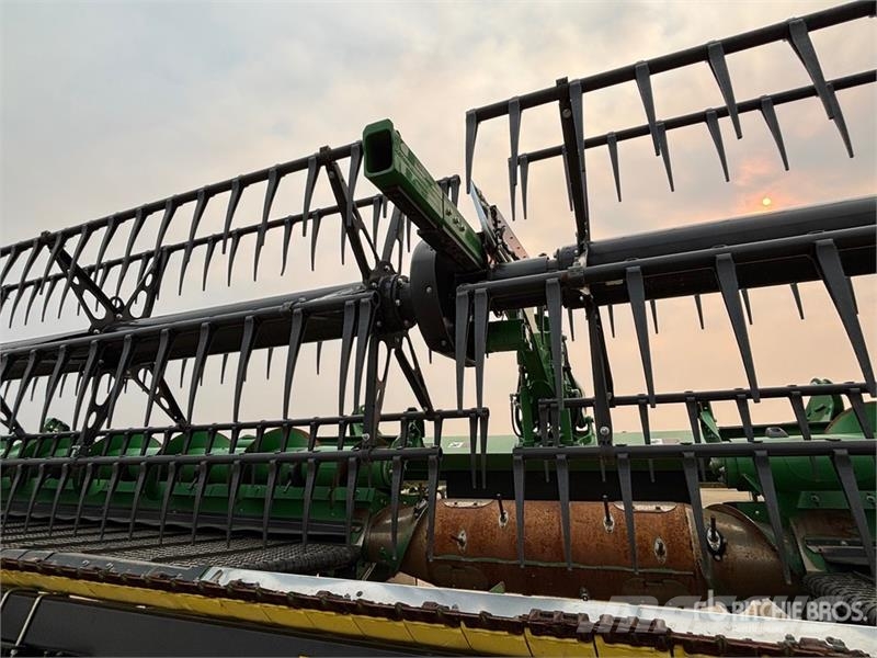 John Deere HD50F 50 ft Hinged Draper Combine Header Skjærebord til skurtresker