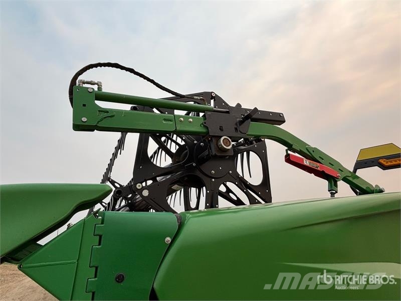 John Deere HD50F 50 ft Hinged Draper Combine Header Skjærebord til skurtresker