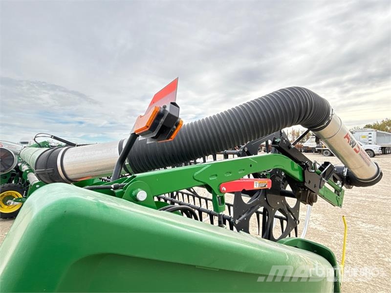 John Deere HD50F 50 ft Hinged Flex Draper Combine Header コンバイン・ハーベスター・ヘッド