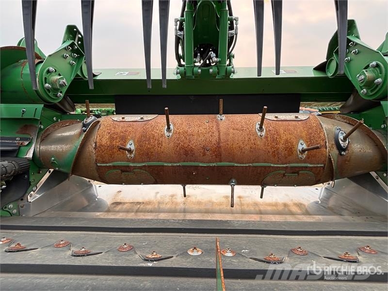 John Deere HD50F 50 ft Hinged Draper Combine Header Skjærebord til skurtresker