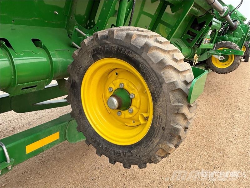 John Deere HD50F 50 ft Hinged Draper Combine Header Skjærebord til skurtresker