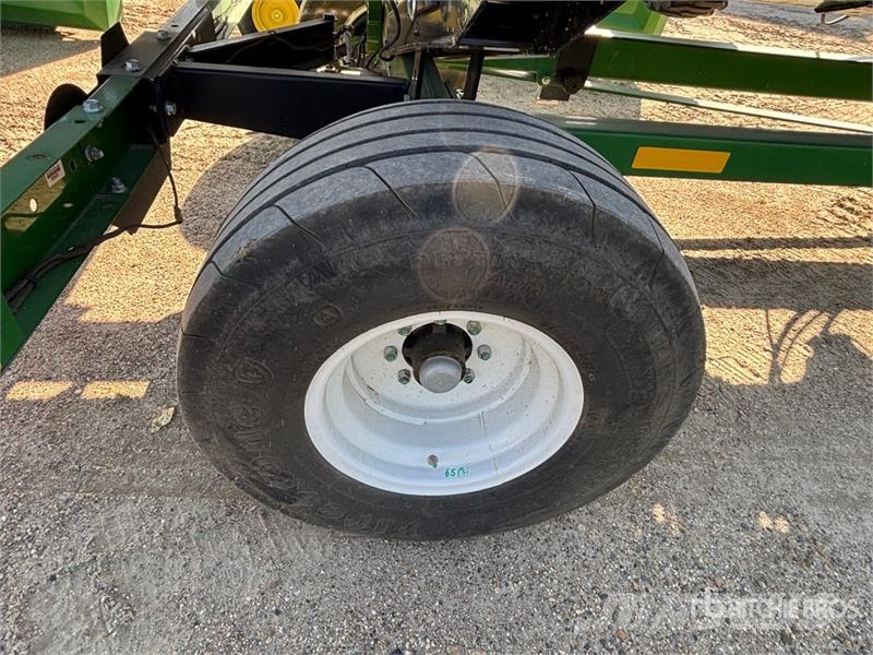 John Deere HD50R 50 ft Hinged Draper Combine Header رؤوس الحصادات الدراسات