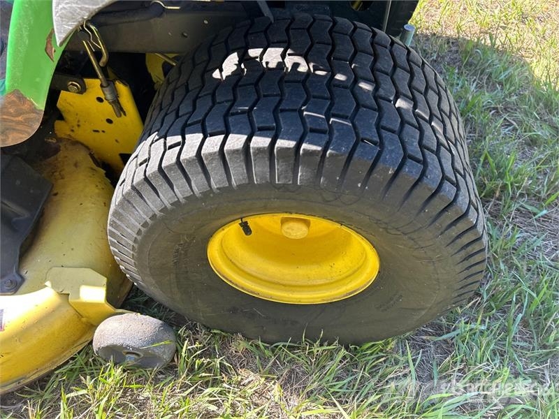 John Deere LA145 Самохідні газонокосарки
