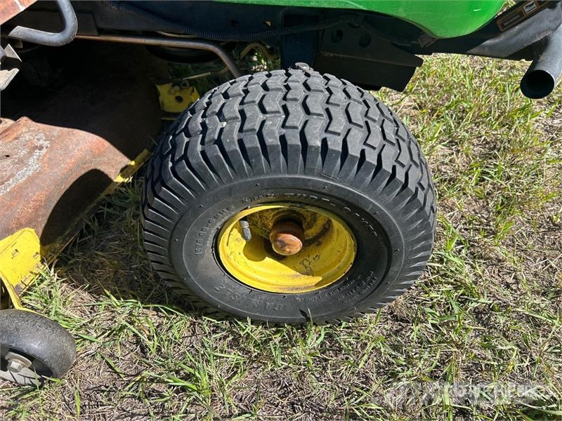 John Deere LA145 Самохідні газонокосарки