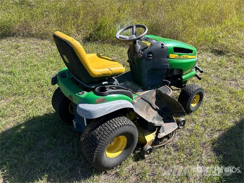 John Deere LA145 Самохідні газонокосарки