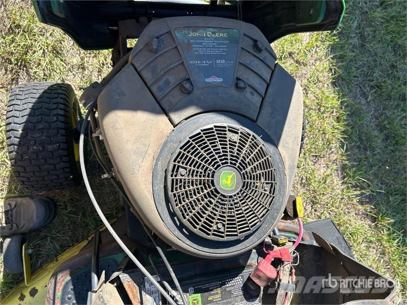 John Deere LA145 Самохідні газонокосарки