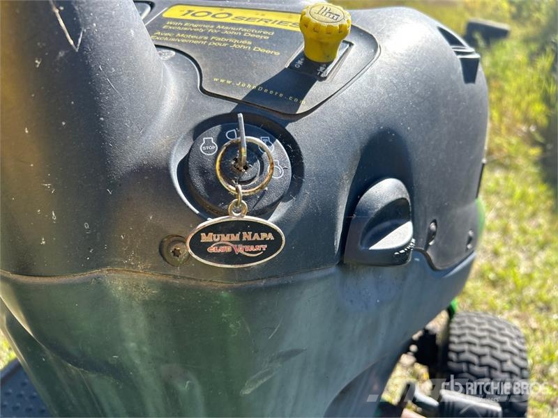 John Deere LA145 Самохідні газонокосарки