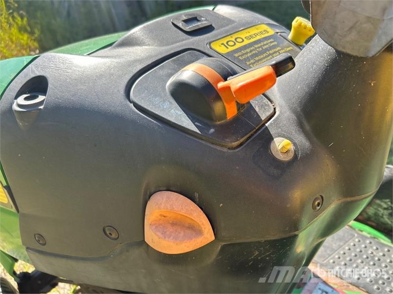 John Deere LA145 Самохідні газонокосарки
