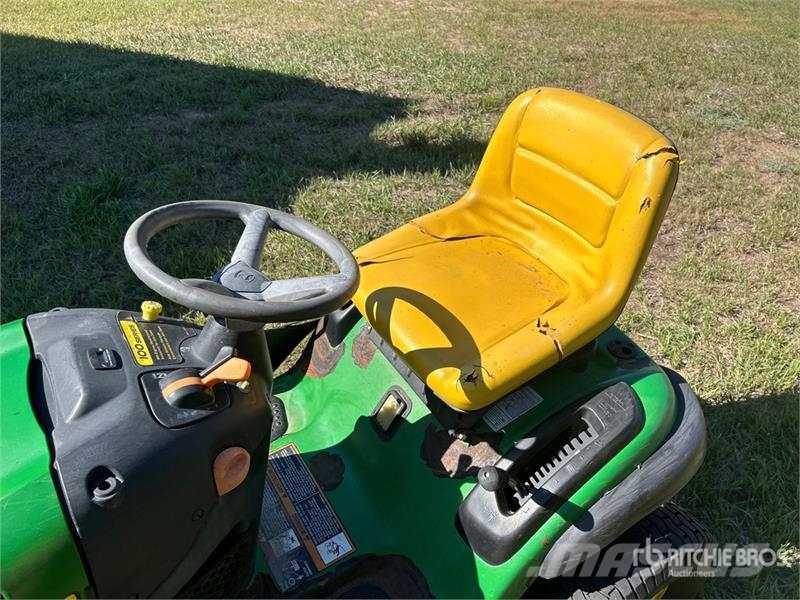 John Deere LA145 Самохідні газонокосарки