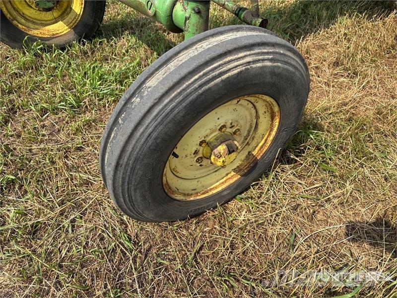 John Deere Model A 拖拉机/农用车
