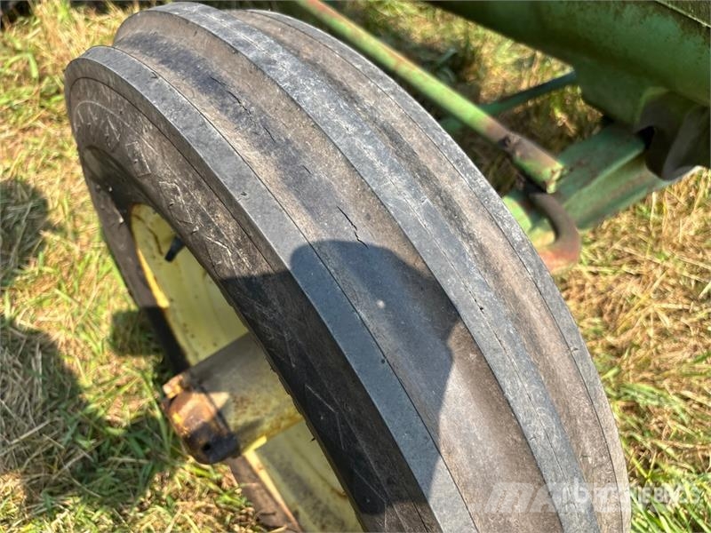 John Deere Model A 拖拉机/农用车