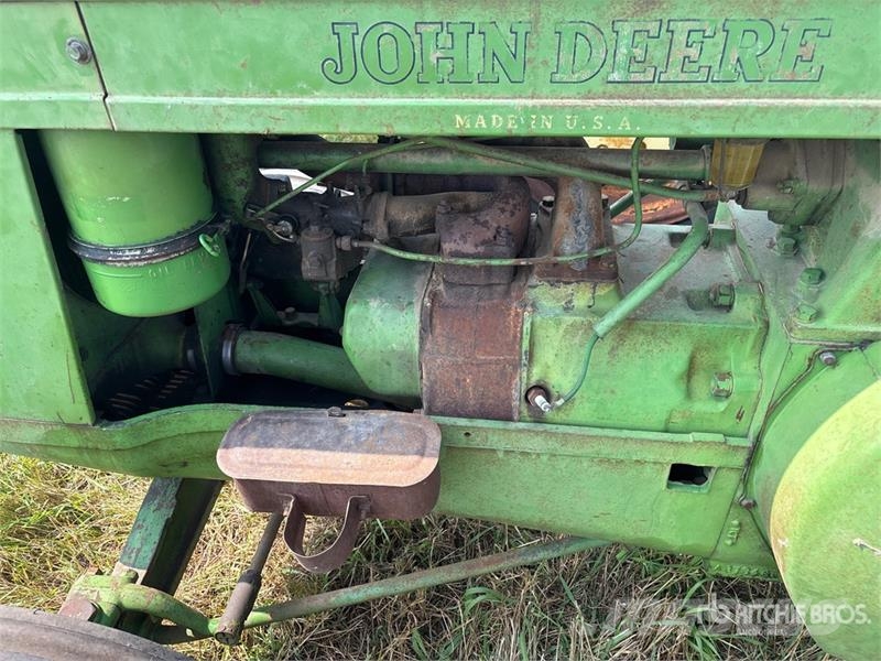 John Deere Model A 拖拉机/农用车